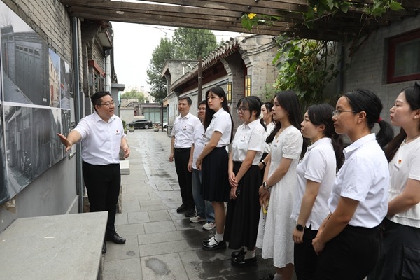 北京大中小學思政教師赴實踐教學基地現(xiàn)場備課。北京市教委供圖