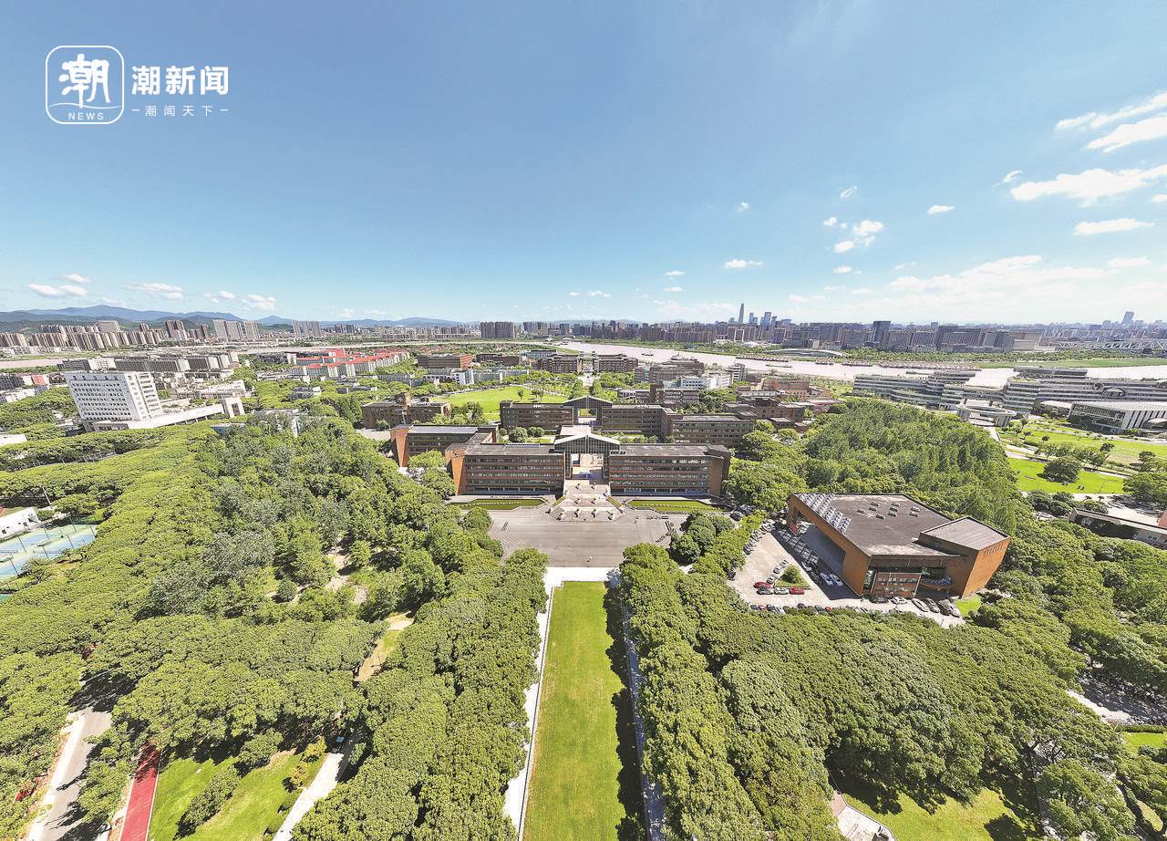 俯瞰寧波大學(xué)。潮新聞?dòng)浾?賀元?jiǎng)P 周旭輝 彭鵬 攝