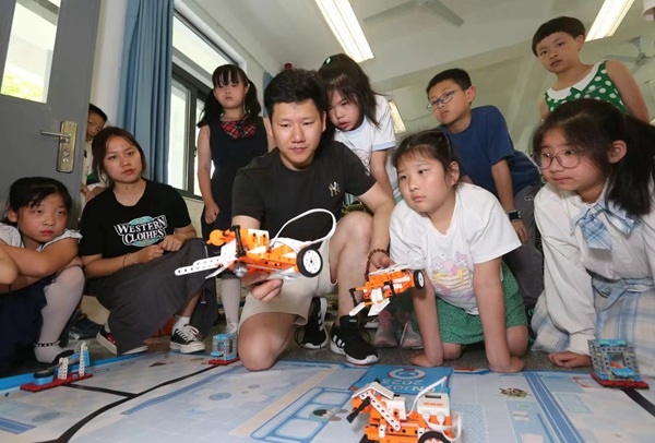 暑托班智能小車課。