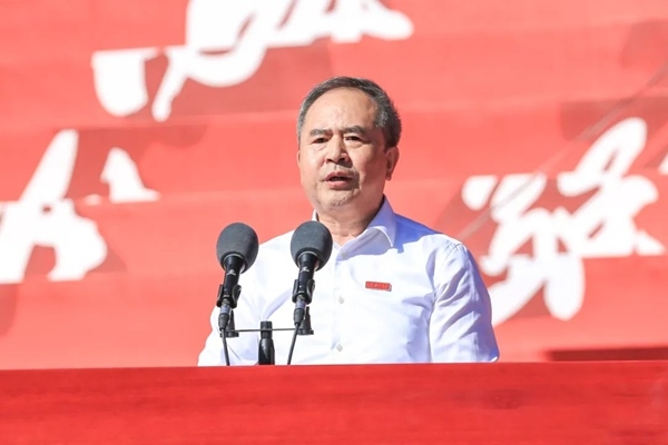 中國(guó)科學(xué)院院士、大連理工大學(xué)校長(zhǎng)賈振元在2024級(jí)新生開學(xué)典禮上致辭。校方供圖