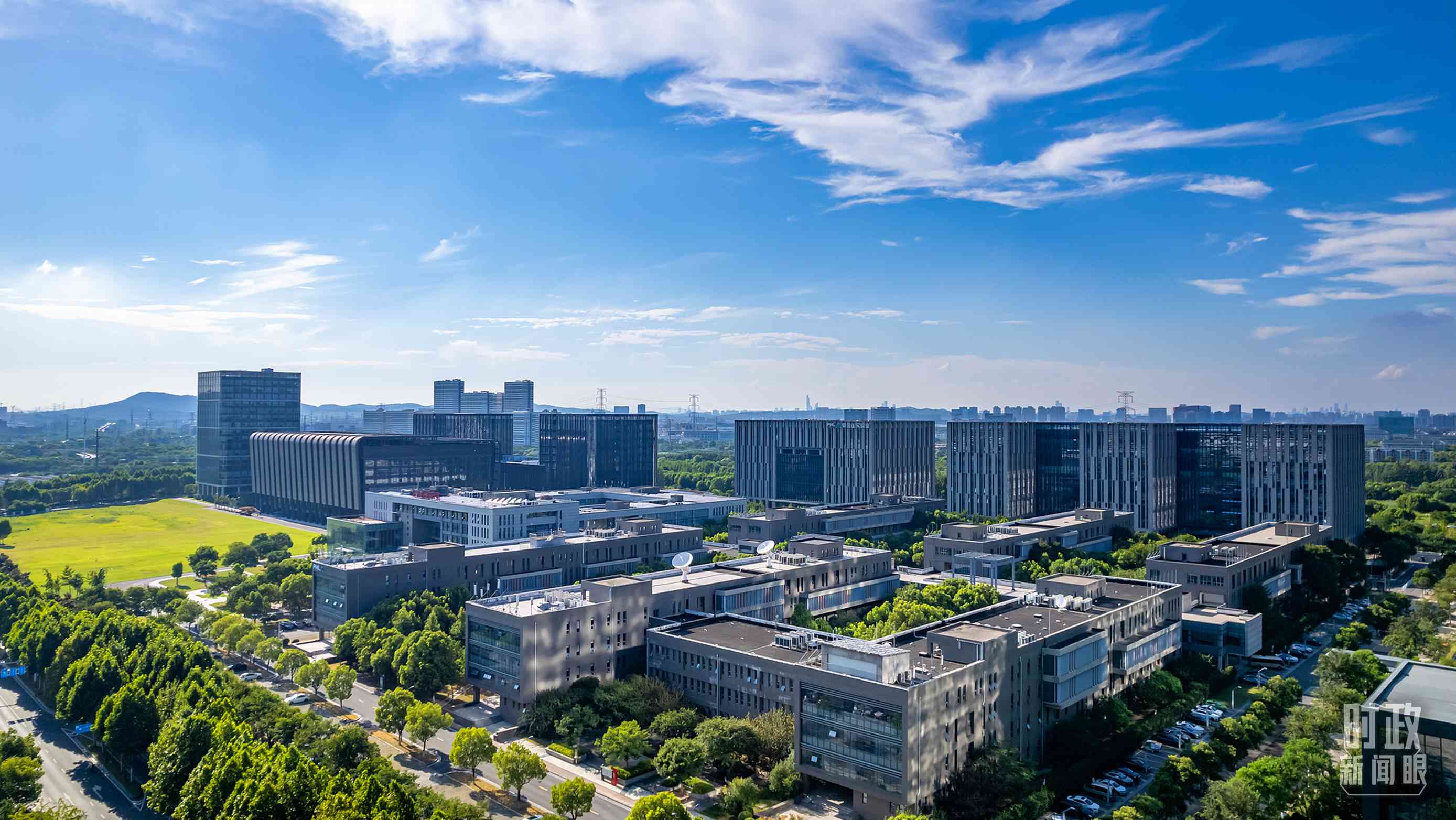  △2023年7月，習近平調(diào)研南京紫金山實驗室，強調(diào)要為實現(xiàn)高水平科技自立自強立下功勛。（圖/視覺中國）