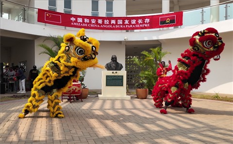 開場舞獅表演。內(nèi)圖大學孔子學院供圖