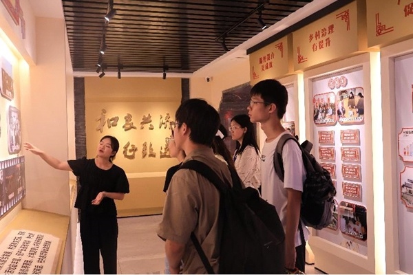 中央民族大學與中國人民大學聯(lián)合開展“大國邊疆”實踐調(diào)研活動。校方供圖