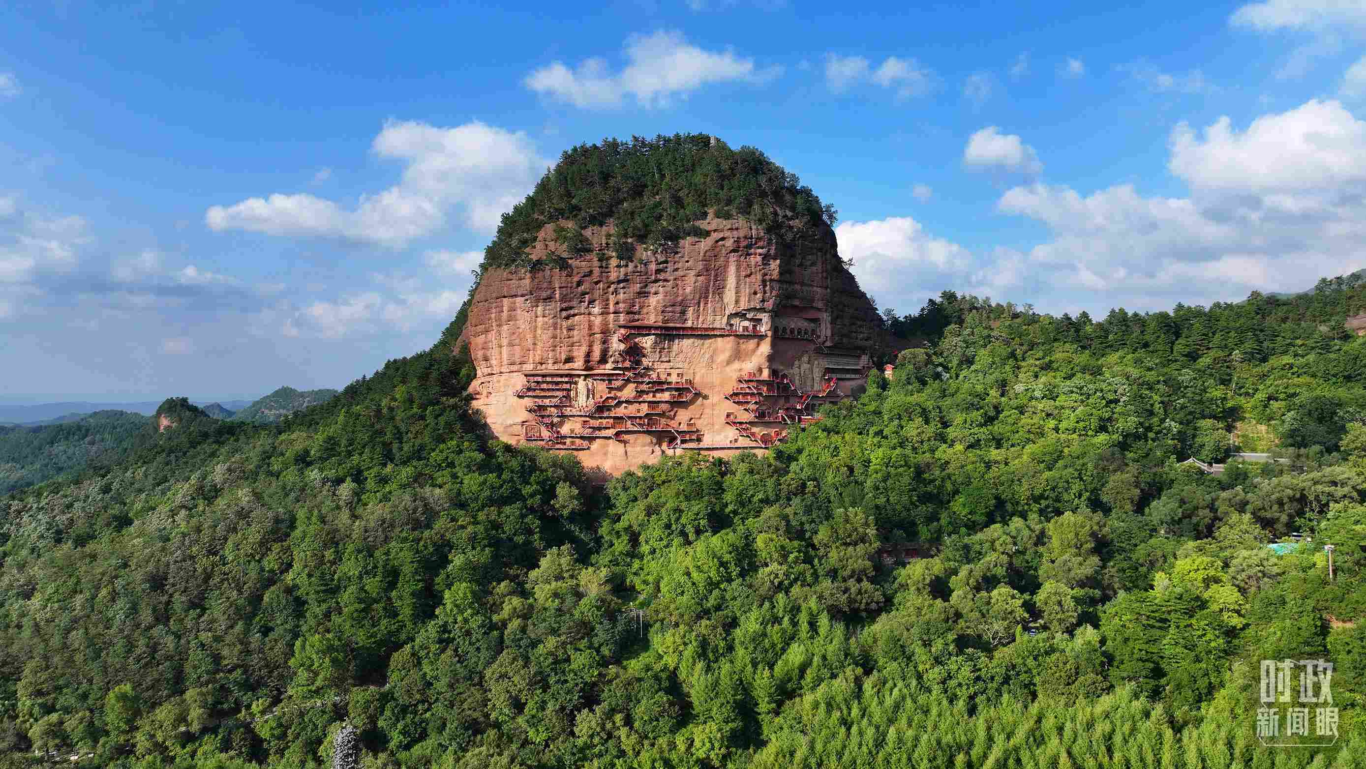 △麥積山因山形酷似麥垛而得名。