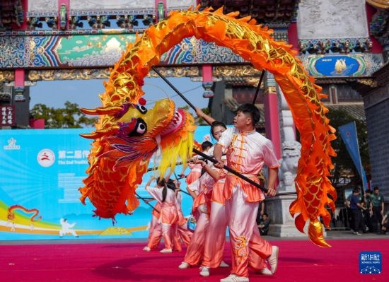 10月19日，廣州體育學院龍獅隊在傳統(tǒng)舞龍項目中比賽，最終他們獲得該項目金獎。