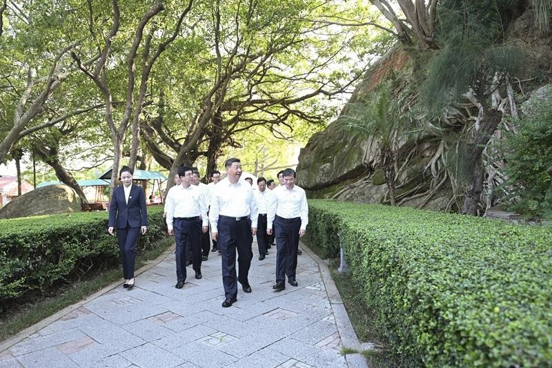 △2024年10月15日，習(xí)近平總書(shū)記在福建省漳州市東山縣關(guān)帝文化產(chǎn)業(yè)園考察。