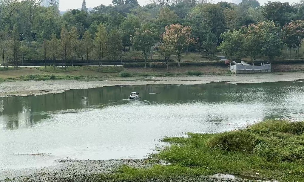 浙江湖州安吉縣滸溪幸福河湖景色宜人。人民網記者 申佳平攝