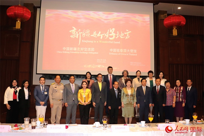 與會(huì)嘉賓合影。人民網(wǎng)實(shí)習(xí)生 姚欣可攝