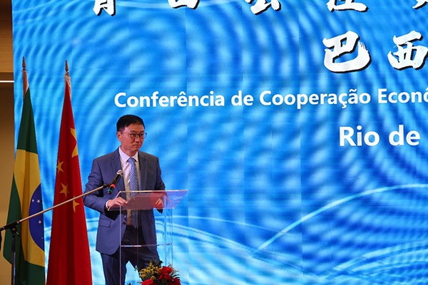 浙江省僑聯(lián)副主席兼巴西華人文化交流協(xié)會榮譽(yù)主席尹霄敏在活動現(xiàn)場致辭。人民網(wǎng)記者 陳海琪攝