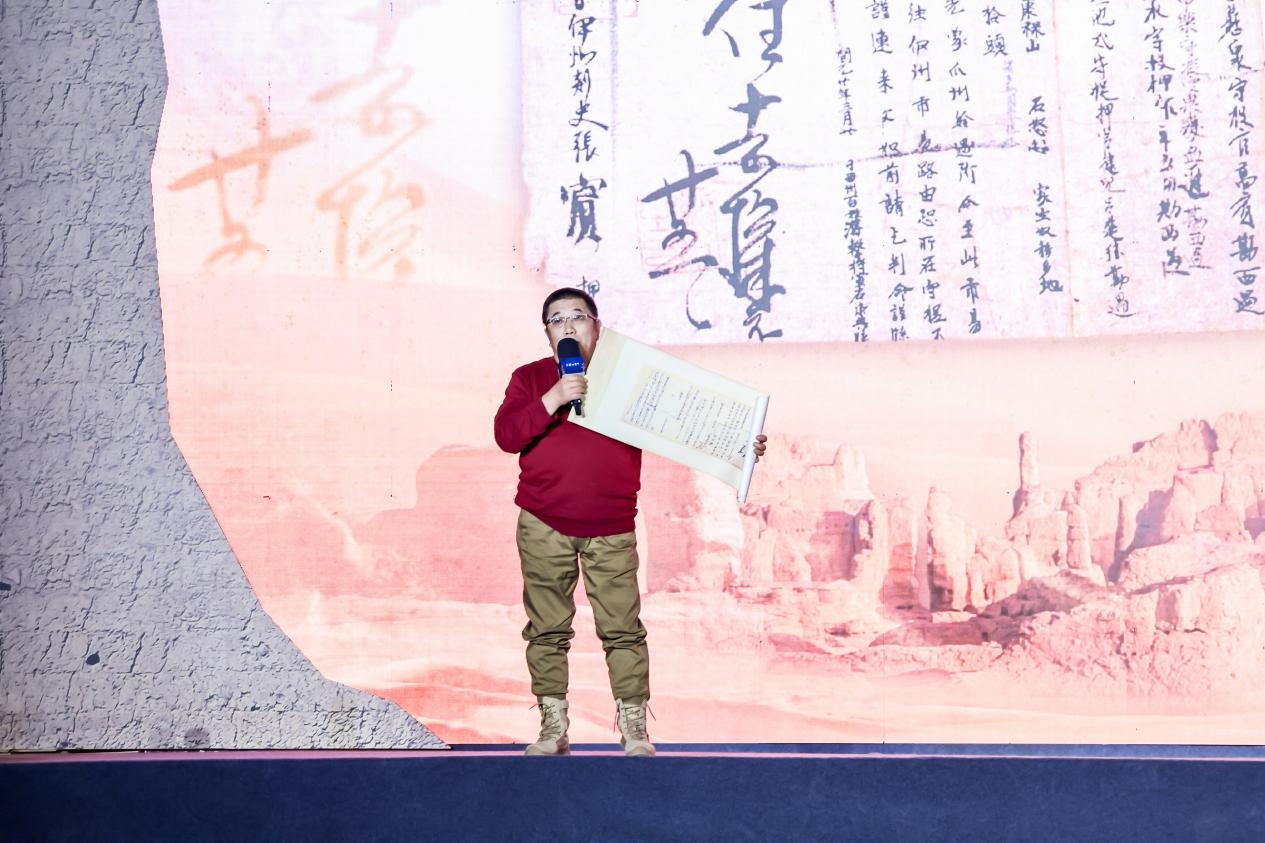 徐東良在“何以中國·五星出東方”網(wǎng)絡(luò)主題宣傳活動現(xiàn)場演講。人民視頻供圖