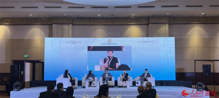 “企業(yè)對中國東盟互聯(lián)互通的責(zé)任與貢獻(xiàn)”分議題討論現(xiàn)場。人民網(wǎng)記者 曹師韻攝
