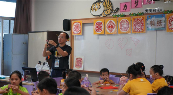 剪紙教學(xué)。主辦方供圖