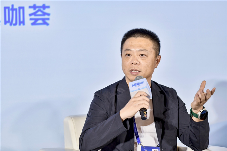 量子之歌集團(tuán)創(chuàng)始人、董事長(zhǎng)李鵬。人民網(wǎng) 任峰濤攝
