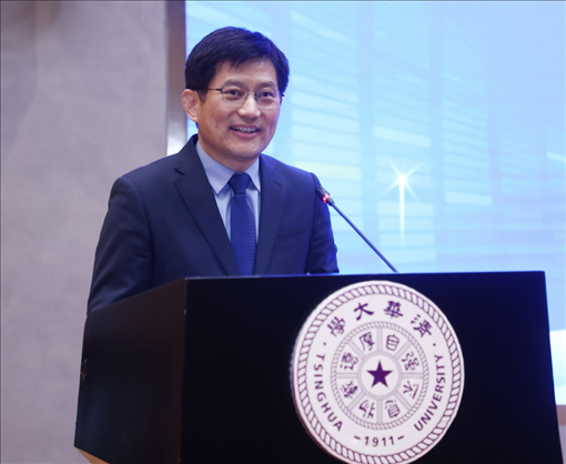 清華大學(xué)國(guó)家治理研究院執(zhí)行院長(zhǎng)、清華大學(xué)計(jì)算社會(huì)科學(xué)與國(guó)家治理實(shí)驗(yàn)室執(zhí)行主任孟慶國(guó)教授演講。供圖單位：清華大學(xué)國(guó)家治理研究院