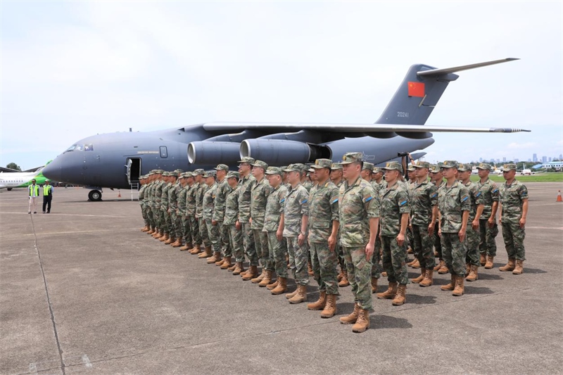 中方參演部隊搭乘運—20運輸機飛抵印尼國民軍空軍哈利姆機場。 龔勝祥攝