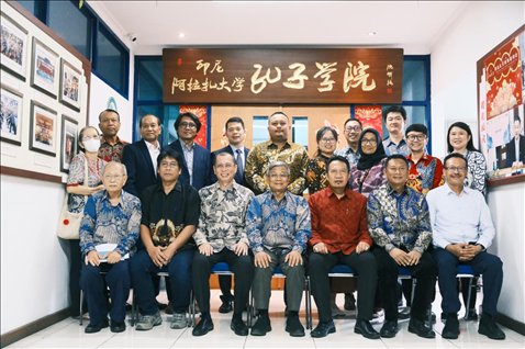 參會嘉賓合影。阿拉扎大學(xué)孔子學(xué)院供圖