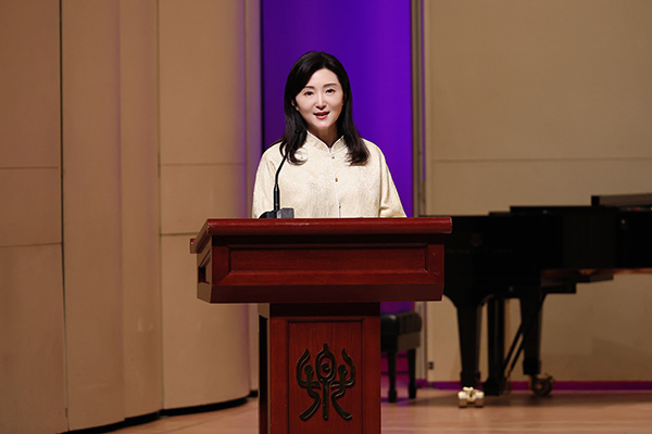 中央音樂學(xué)院黨委書記、中國(guó)民族管弦樂學(xué)會(huì)胡琴專業(yè)委員會(huì)會(huì)長(zhǎng)于紅梅致辭。中國(guó)民族管弦樂學(xué)會(huì)胡琴專業(yè)委員會(huì)供圖