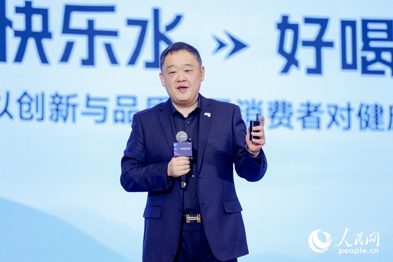 樂百氏（廣東）飲用水有限公司總經(jīng)理郝曉偉在2024國民消費(fèi)大會上分享。