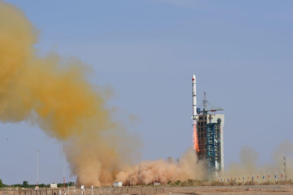 △2023年5月21日16時，我國在酒泉衛(wèi)星發(fā)射中心采用長征二號丙運(yùn)載火箭，成功發(fā)射首顆內(nèi)地與澳門合作研制的空間科學(xué)衛(wèi)星“澳門科學(xué)一號”。