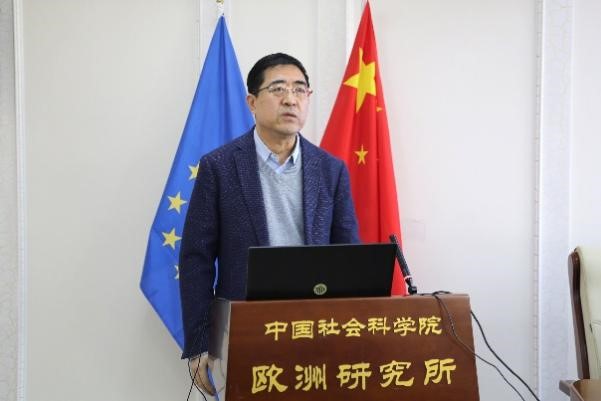 中國社會(huì)科學(xué)院歐洲研究所所長、《歐洲發(fā)展報(bào)告（2023～2024）》主編馮仲平研究員致辭。吳迪攝