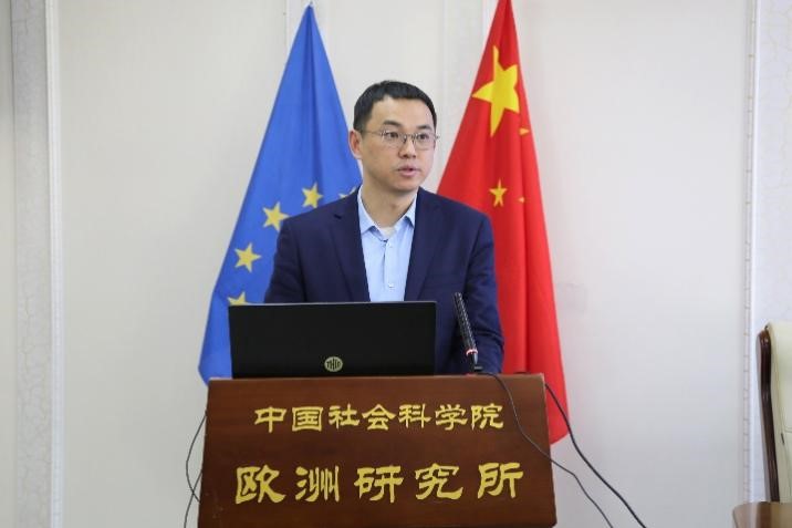 社會(huì)科學(xué)文獻(xiàn)出版社副總編輯童根興作開幕式致辭。吳迪攝