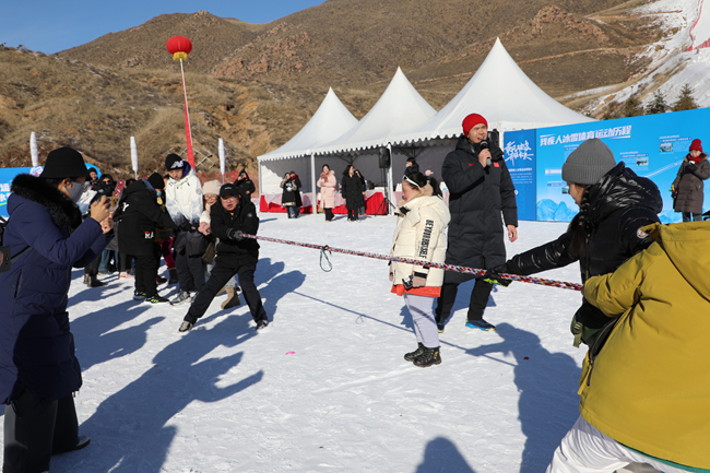 雪地拔河活動。內蒙古自治區(qū)殘疾人聯(lián)合會供圖