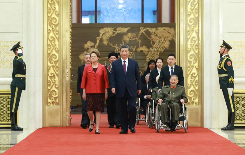 △2024年9月29日，中華人民共和國國家勛章和國家榮譽稱號頒授儀式在北京人民大會堂金色大廳隆重舉行。習近平總書記同國家勛章和國家榮譽稱號獲得者一同步入會場。