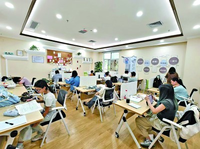 廣東深圳市龍崗區(qū)黨群服務(wù)中心開設(shè)的共享自習(xí)室一景。受訪者供圖