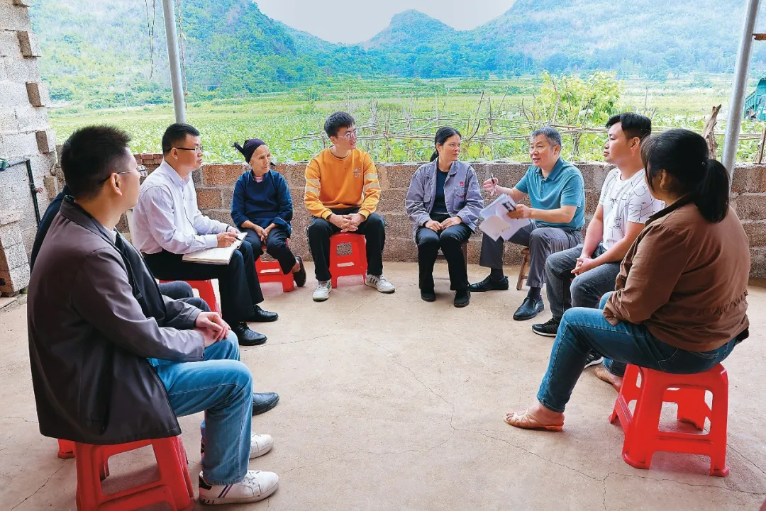 △法學(xué)會(huì)法律咨詢(xún)專(zhuān)家等入戶(hù)走訪(fǎng)、調(diào)解糾紛。