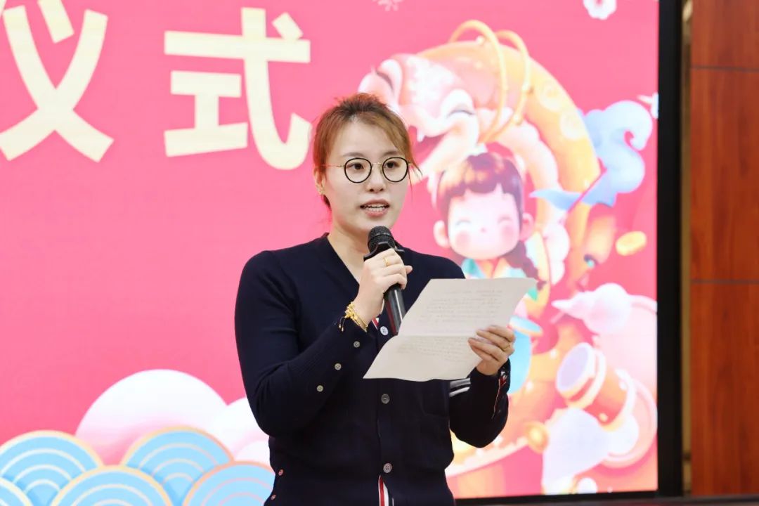 傅園慧在新教師入職儀式上發(fā)言。浙江大學供圖