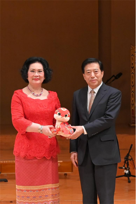 中國駐泰國大使韓志強與國際奧委會委員、泰國愛樂樂團董事會主席坤仁帕塔瑪共同出席音樂會。主辦方供圖