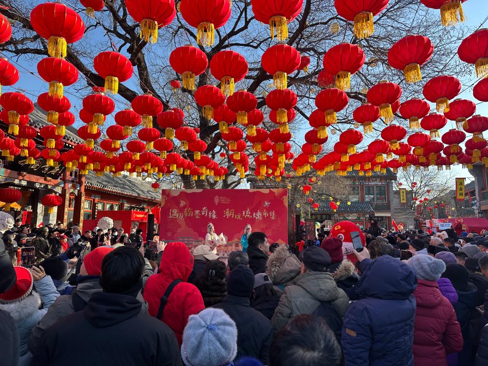 1月29日，市民游客在北京廠甸廟會(huì)感受濃濃年味。新華社記者 楊淑君 攝
