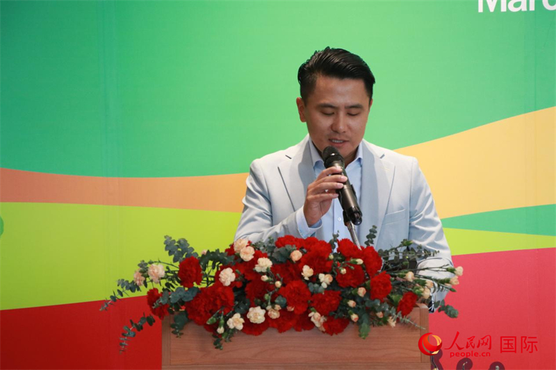 泰國(guó)華人青年商會(huì)會(huì)長(zhǎng)刁刻佳發(fā)表講話。朱瀟逸攝