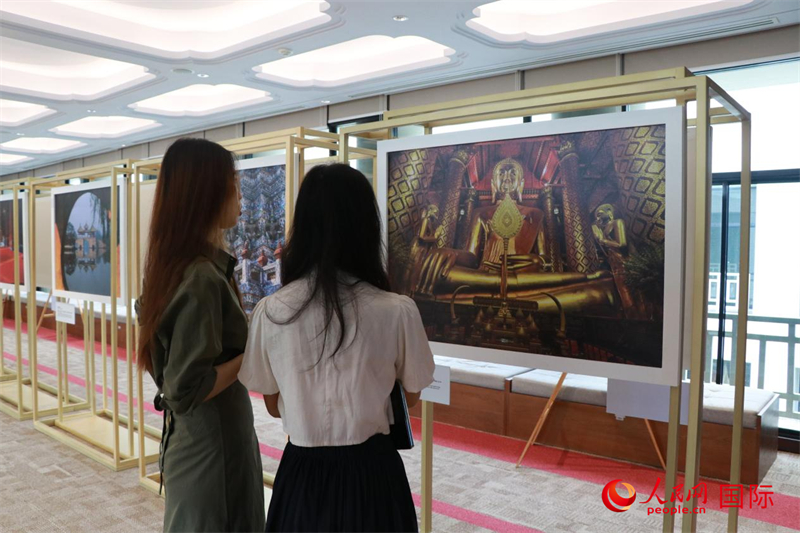 “遇見(jiàn)”攝影展現(xiàn)場(chǎng)。朱瀟逸攝