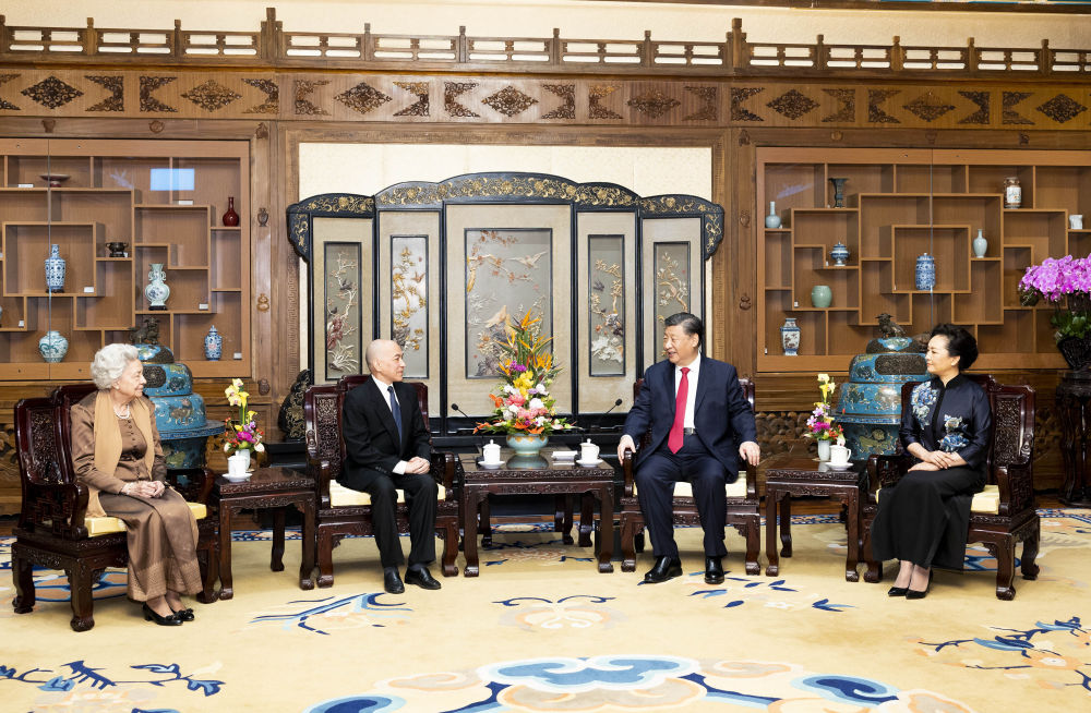 2023年2月24日，國(guó)家主席習(xí)近平和夫人彭麗媛在北京釣魚(yú)臺(tái)國(guó)賓館養(yǎng)源齋親切會(huì)見(jiàn)柬埔寨國(guó)王西哈莫尼和太后莫尼列。