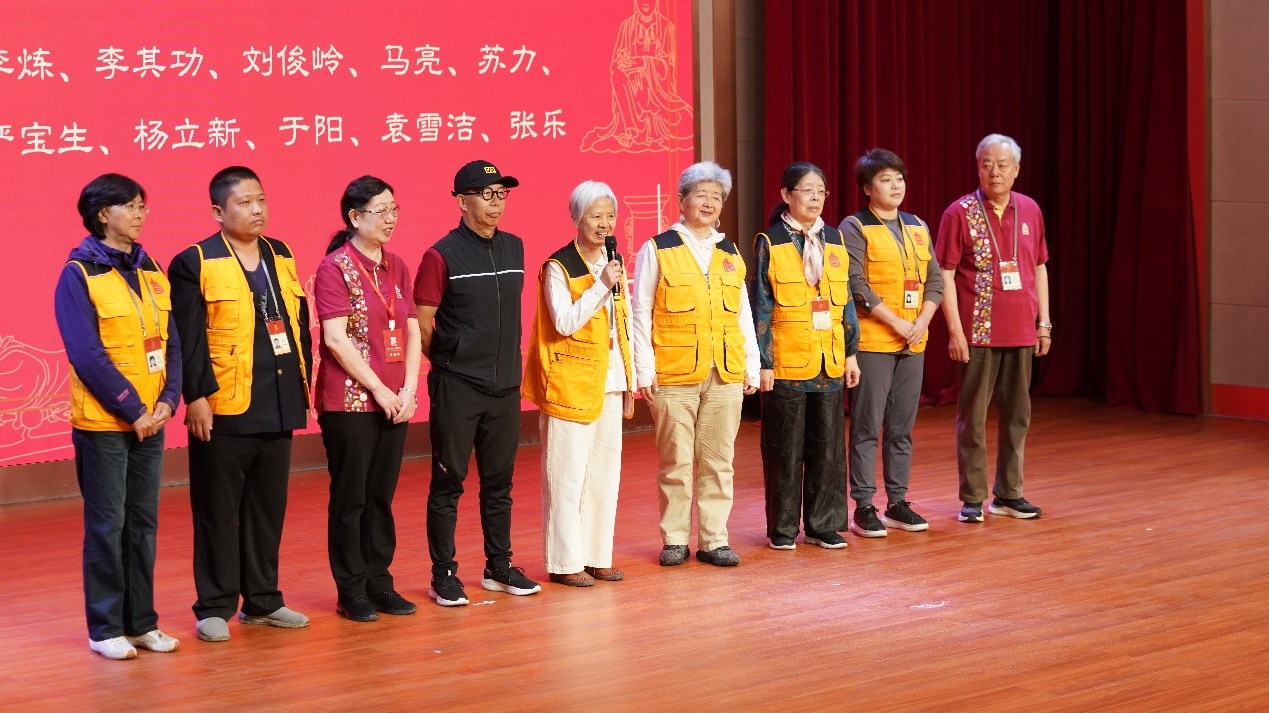 服務(wù)滿二十年志愿者代表發(fā)表感言。故宮博物院供圖