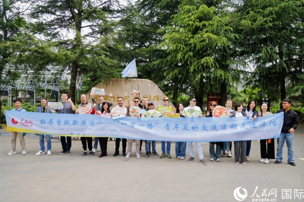 4月21日，人民網(wǎng)“一帶一路”青年友好交流活動(dòng)走進(jìn)洛陽(yáng)。人民網(wǎng)記者 魯揚(yáng)攝
