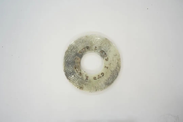 武王墩一號墓出土的鏤孔玉璧。全國十大考古新發(fā)現(xiàn)活動辦公室供圖