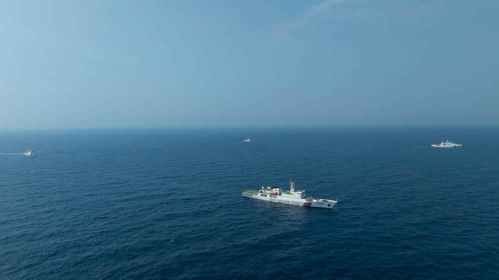 4月22日，中越海警艦艇編隊(duì)在北部灣海域開展聯(lián)合巡邏。（中國(guó)海警供圖）
