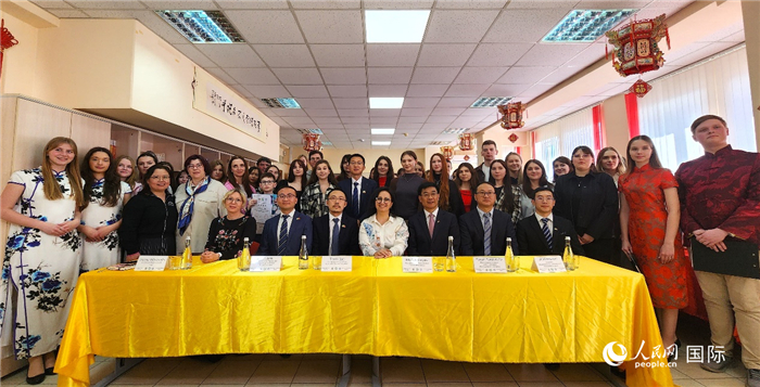 參加中文翻譯比賽全體人員合影。人民網(wǎng)記者 蔡子暢攝