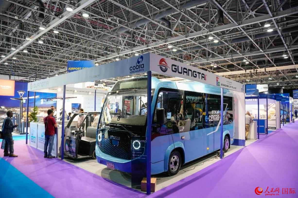 展會(huì)展示的電動(dòng)大巴車。人民網(wǎng)塔里克·易卜拉欣攝