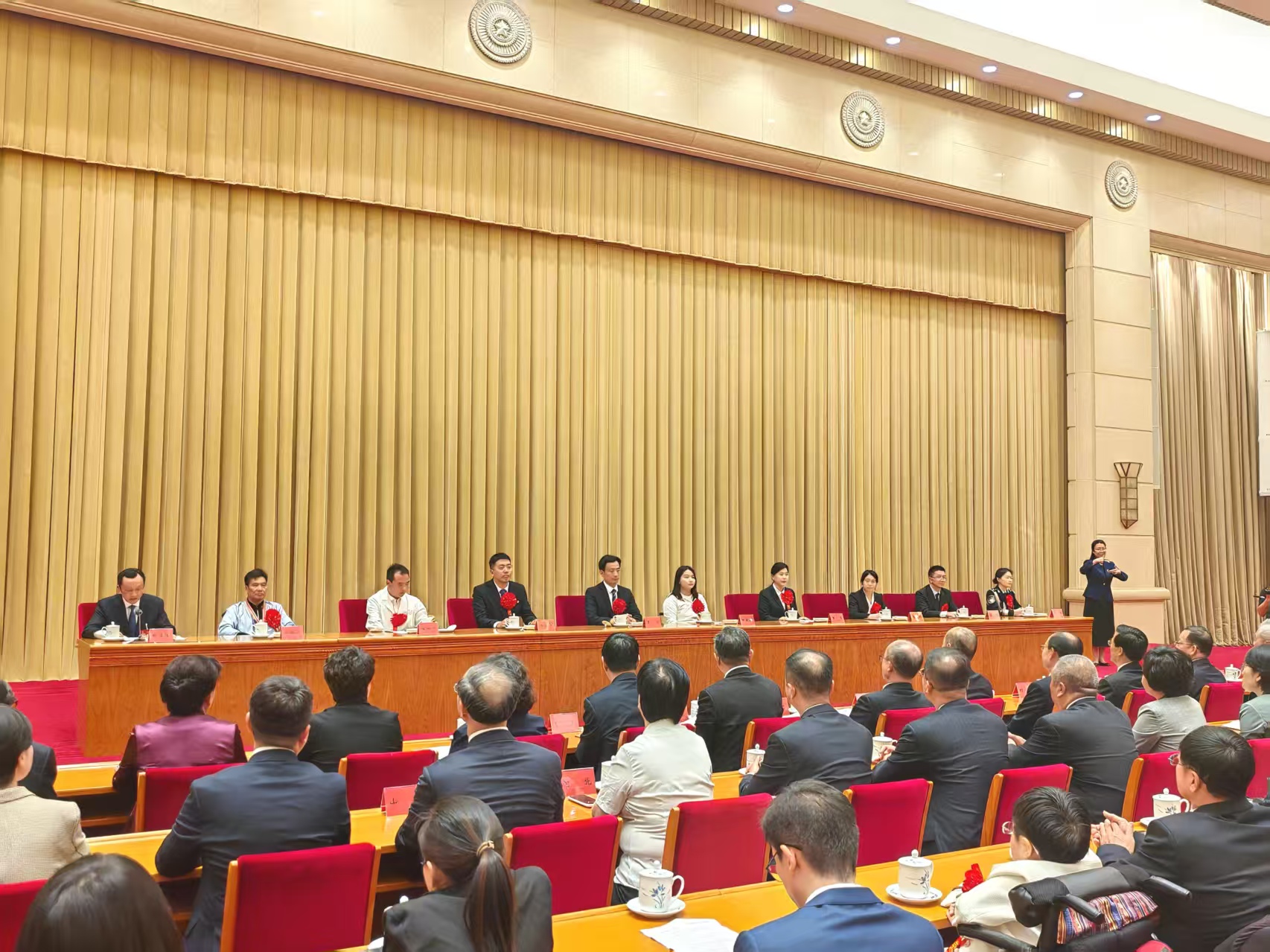第七次全國自強模范暨助殘先進事跡首場報告會現(xiàn)場。 人民網(wǎng)記者 王子鋒攝