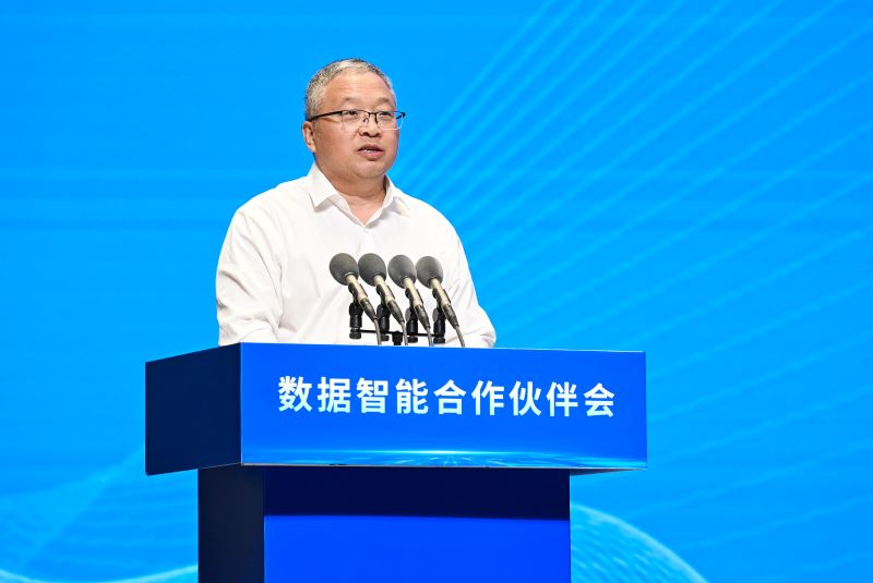 圖為豫資控股集團(tuán)黨委書記、董事長秦建斌。