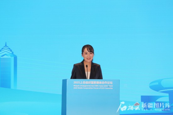 5月23日，在2025上合組織國家媒體合作論壇青年文化交流營活動中，人民日報社記者阿爾達(dá)克·塔巴拉克發(fā)言。石榴云/新疆日報記者 李雄心攝