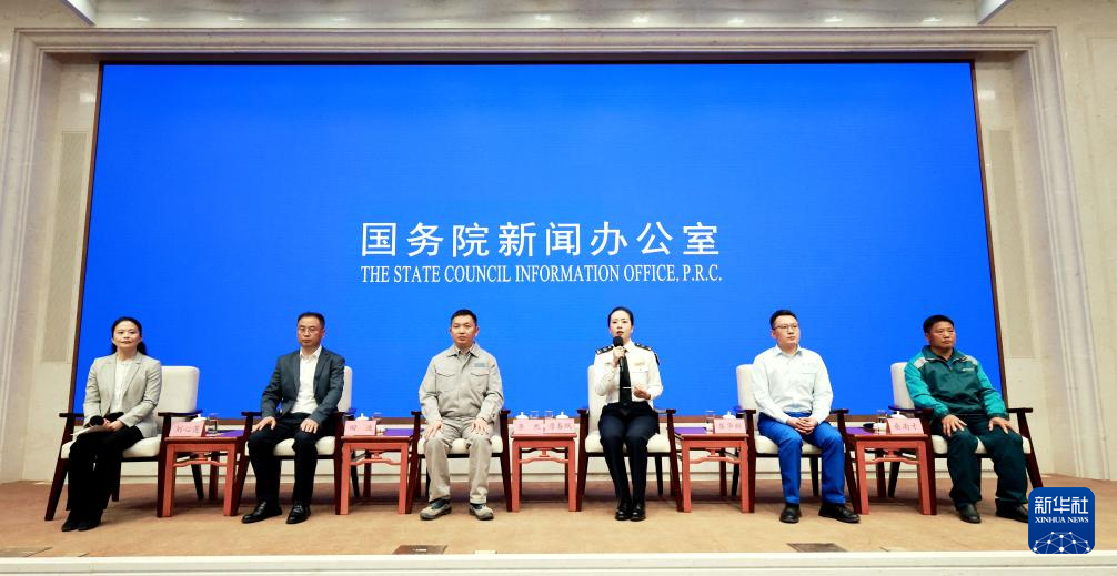 5月29日，國務(wù)院新聞辦公室在北京舉行“新征程上的奮斗者”中外記者見面會(huì)，交通運(yùn)輸領(lǐng)域代表圍繞“加快建設(shè)交通強(qiáng)國 勇當(dāng)開路先鋒”與中外記者見面交流。新華社記者 潘旭 攝